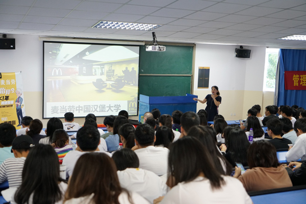 招聘会1.jpg